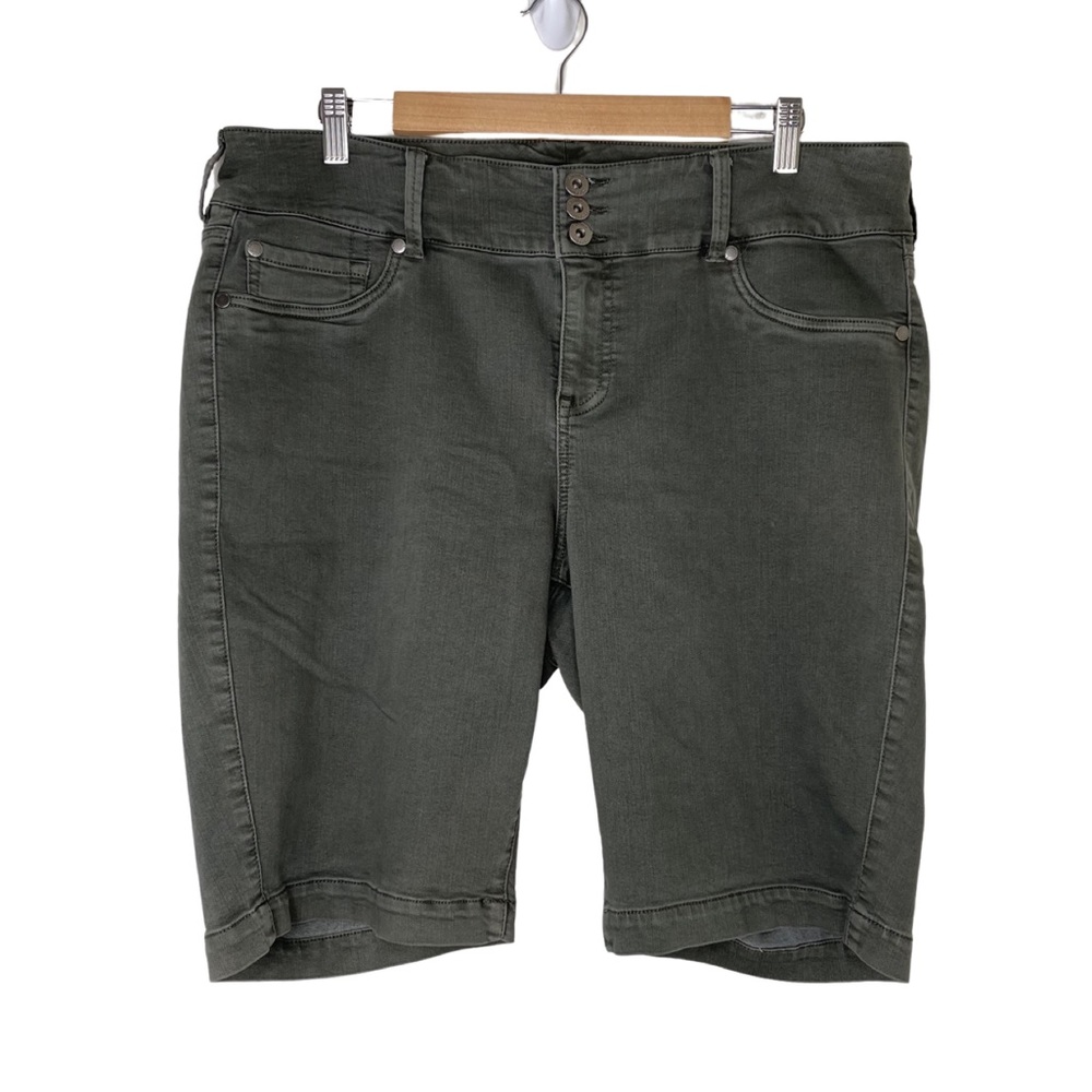Torrid Gray Dark Wash Mid Rise Jean Bermuda Shorts Size 20